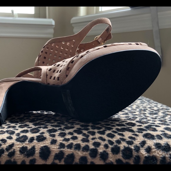 Price Reduction‼️ NWOT Beautiful Clarks Artisan Sandals - Tige De Cuir - Picture 4 of 4